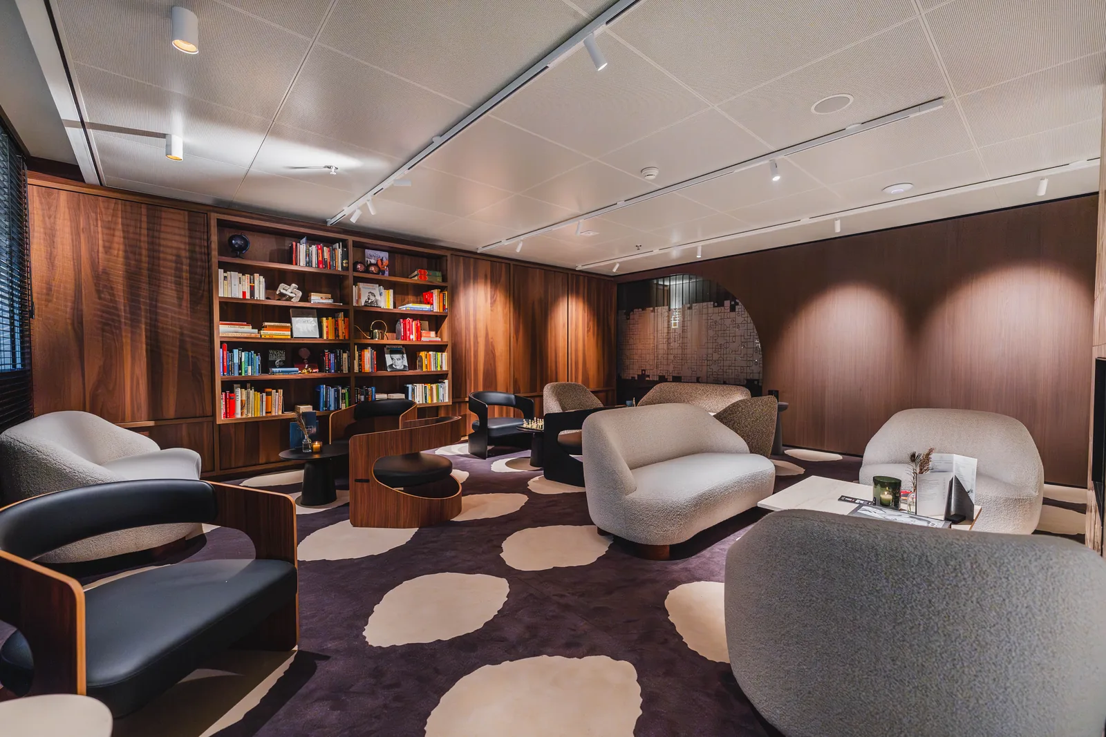 Bibliotheek – HOFF Amsterdam Bibliotheek met zitgedeelte in Kantoorgebouw WTC HOFF Amsterdam